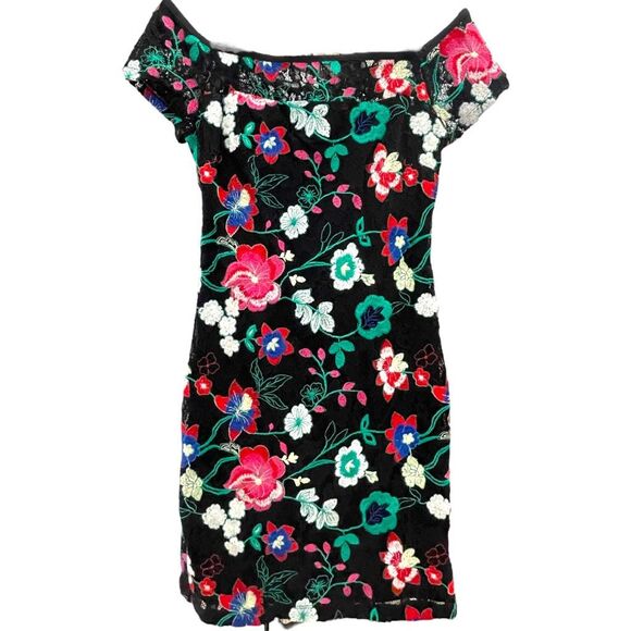 NWOT GUESS Lace Floral Off Shoulder Body con Mini 4 Black Multi - Picture 2 of 16